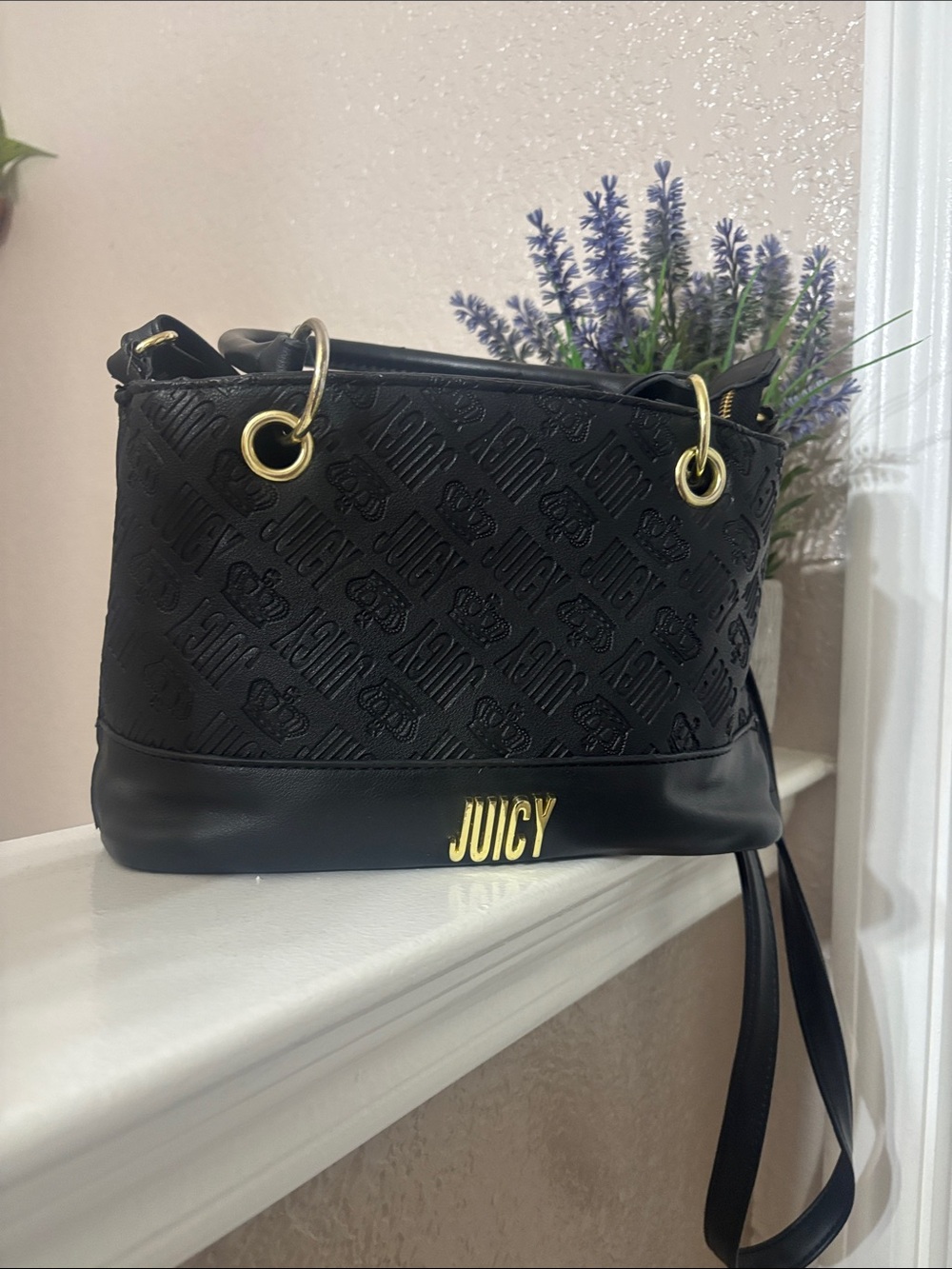 🔥💞Juicy Couture Black Embossed Logo Crossbody with Gold Hardware